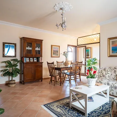 Mricky House Daire Càbras